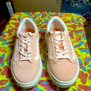 VANS PINK🌸suede size 9 worn once no issues. Just not my vibe. ✅them out! 💗